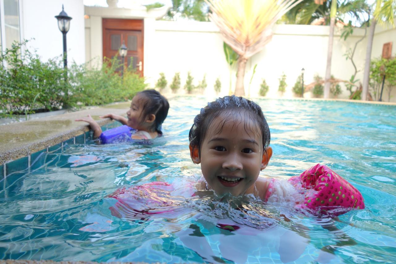 The Beach Pool Villa Pattaya Exterior photo
