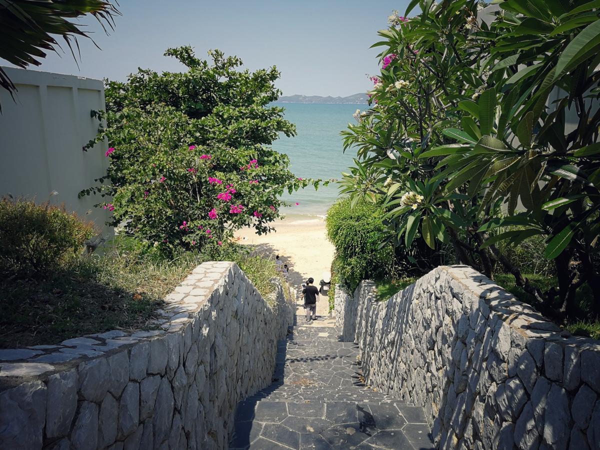 The Beach Pool Villa Pattaya Exterior photo